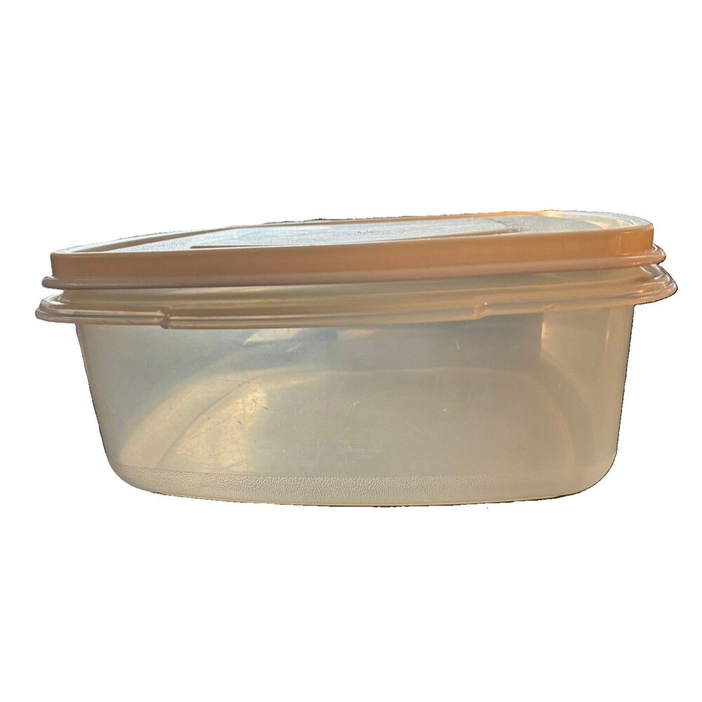 Vintage Rubbermaid Servin' Saver Container #3 - Square 10-cups - With Beige Lid